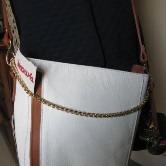 Valentina peeble white leather X-body bag w/ brown leather trim NWT Spring wear - Picture 6 of 15